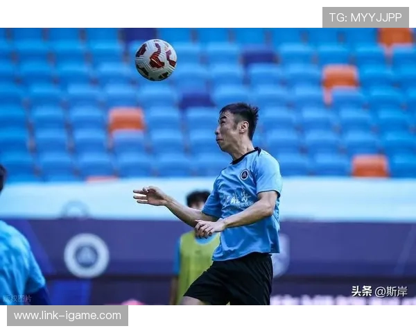 深圳新鹏城主场迎战梅州客家两队鏖战激烈力争中超积分关键胜利