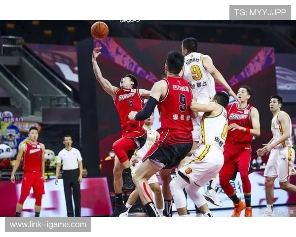 广州篮球队在世界锦标赛积分榜中以83分稳居首位展现强劲实力