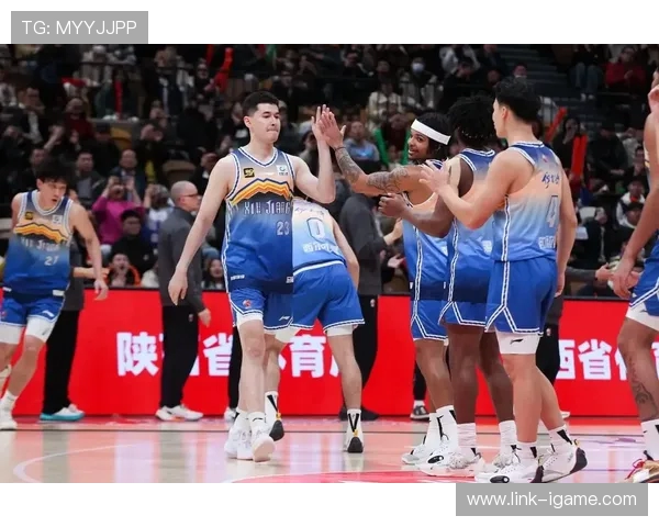 2015年CBA精彩对决上海队与辽宁队巅峰对决回顾