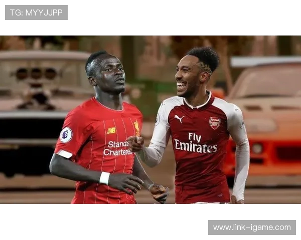 利物浦与诺维奇激情对决海报展现足球魅力与团队精神