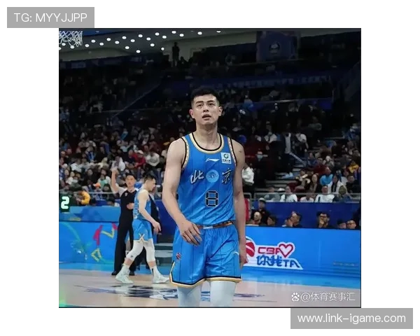方硕的篮球之路：从青涩少年到职业赛场的拼搏与成长